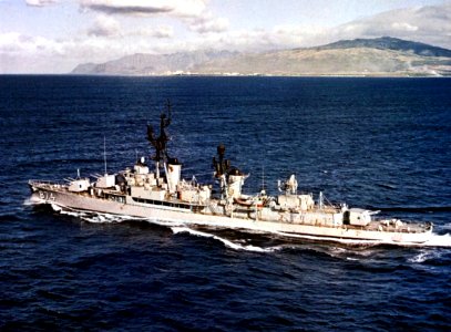 USS Duncan (DDR-874) underway at sea, in 1967