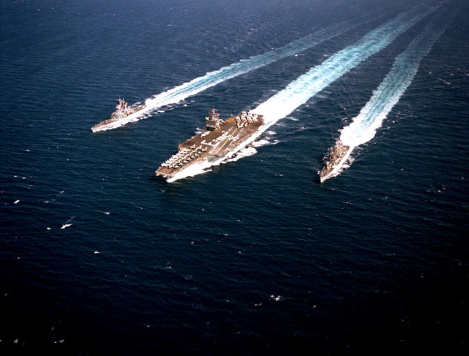 USS Enterprise (CVN-65), USS Arkansas (CGN-41) and USS Truxtun (CGN-35) underway in the Pacific Ocean on 17 September 1986 (6517419)