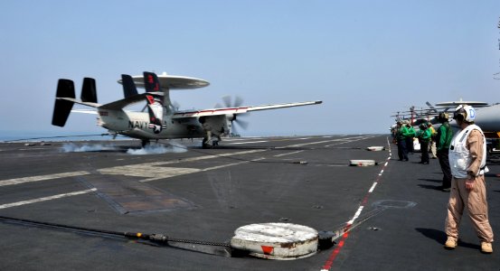USS George H.W. Bush (CVN 77) 140706-N-CS564-102 (14590943601)