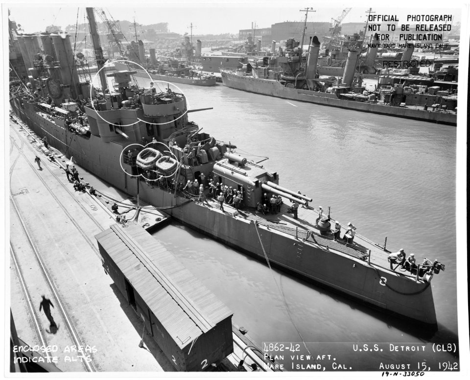 USS Detroit (CL-8) - USS Preston (DD-379) - USS Conyngham (DD-371) - 19-N-33050