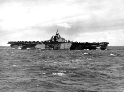USS Franklin (CV-13) underway at sea on 1 August 1944 (80-G-367248)