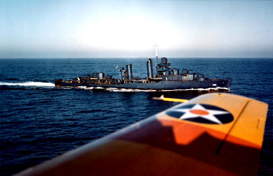 USS Drayton (DD-366) underway 1941