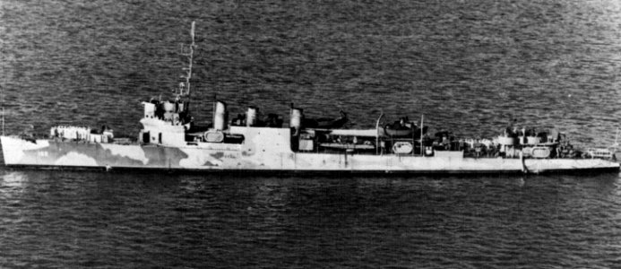 USS Du Pont (DD-152) at sea in 1942
