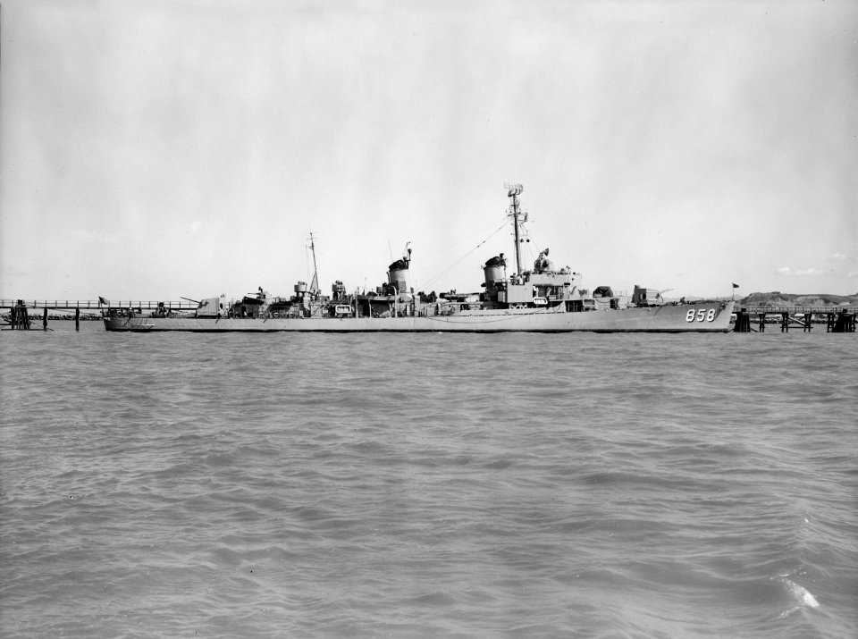 USS Fred T. Berry (DD-858) off the Mare Island Naval Shipyard on 29 April 1949 (24744945)