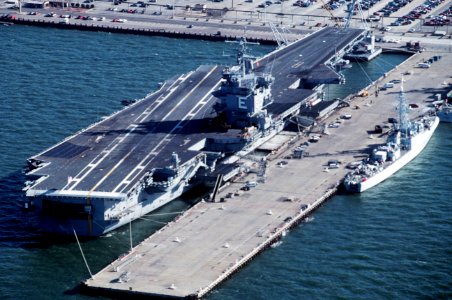 USS Enterprise (CVN-65) and HMCS Terra Nova (DDE 259) at Norfolk 1995