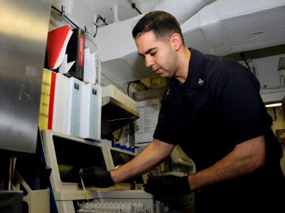 USS George H.W. Bush (CVN 77) 140706-N-MU440-016 (14590952991)