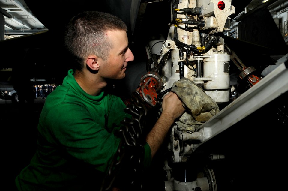 USS George H.W. Bush (CVN 77) 140710-N-MU440-003 (14617838826)