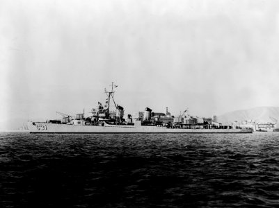 USS Erben (DD-631) off the Hunters Point Naval Shipyard, California (USA), on 10 September 1952 (24742417)