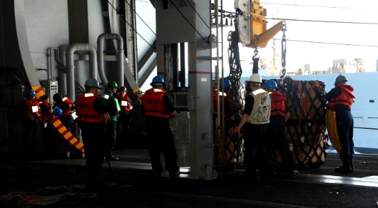 USS George H.W. Bush (CVN 77) 140709-N-MU440-005 (14454437667)