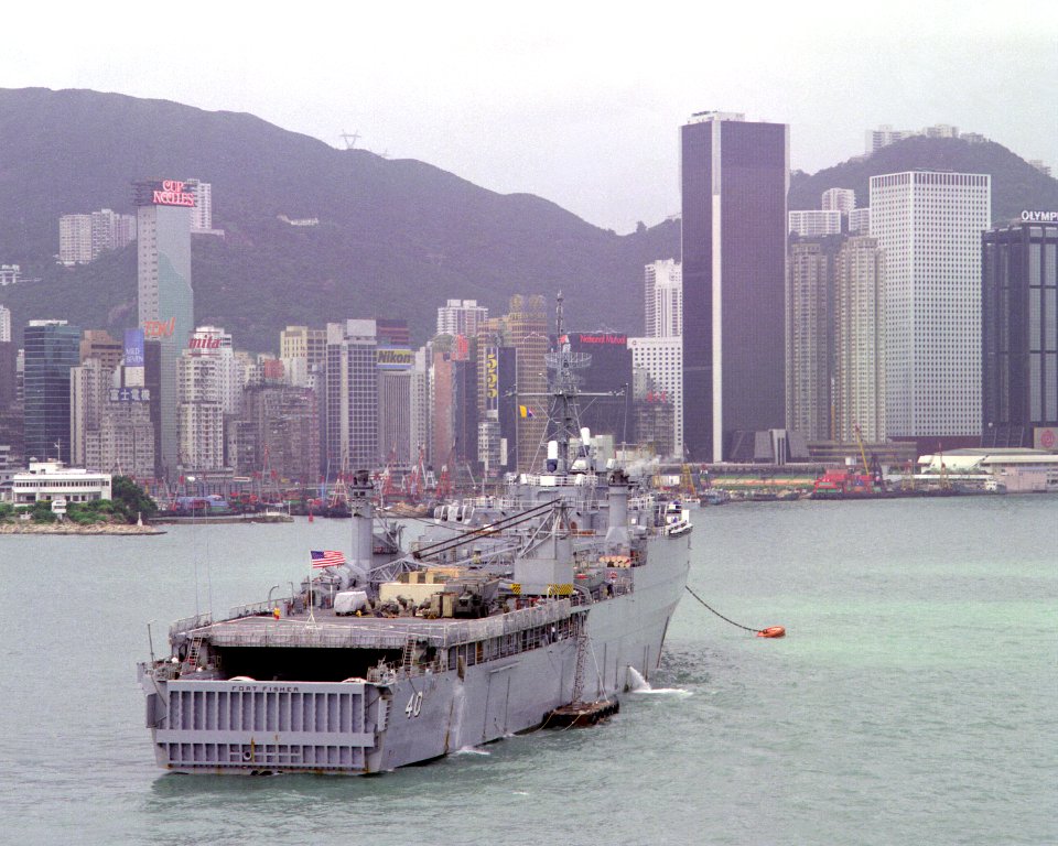 USS Fort Fisher (LSD-40) anchored at Hong Kong on 29 June 1992 (6476842)