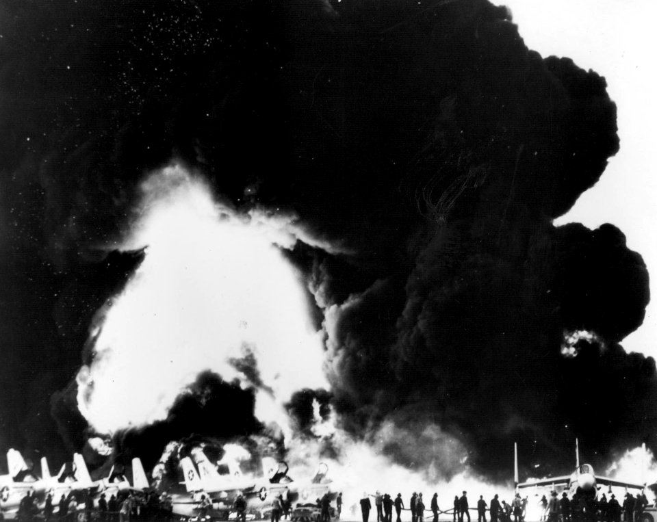USS Enterprise (CVAN-65) fire 1969 explosions2
