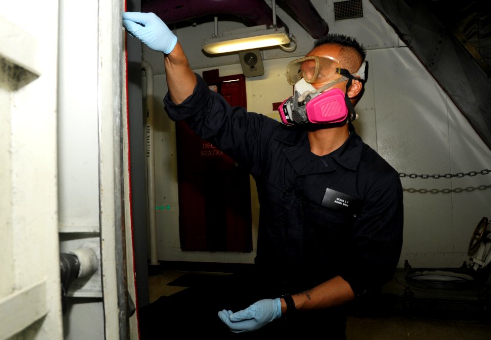USS George H.W. Bush (CVN 77) 140710-N-MU440-020 (14454217398)
