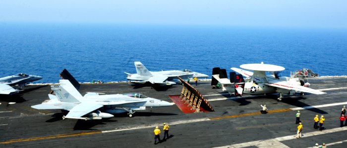 USS George H.W. Bush (CVN 77) 140707-N-CZ979-003 (14601826184)