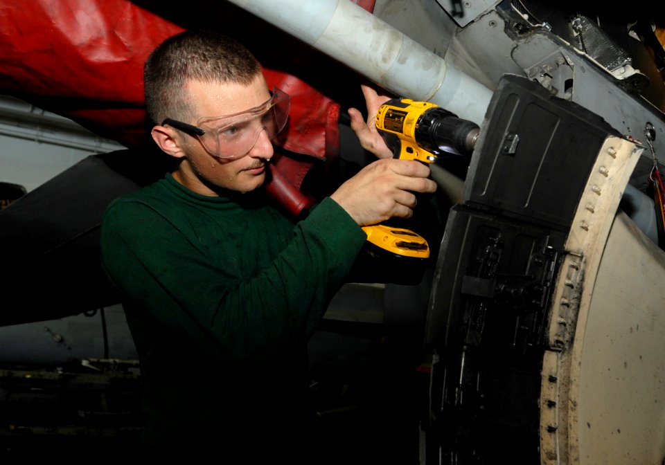 USS George H.W. Bush (CVN 77) 140707-N-MU440-015 (14417167530)