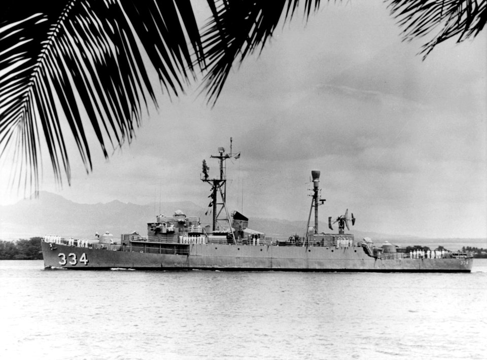 USS Forster (DER-334) underway in Pearl Harbor, circa 1960 (NH 55886)