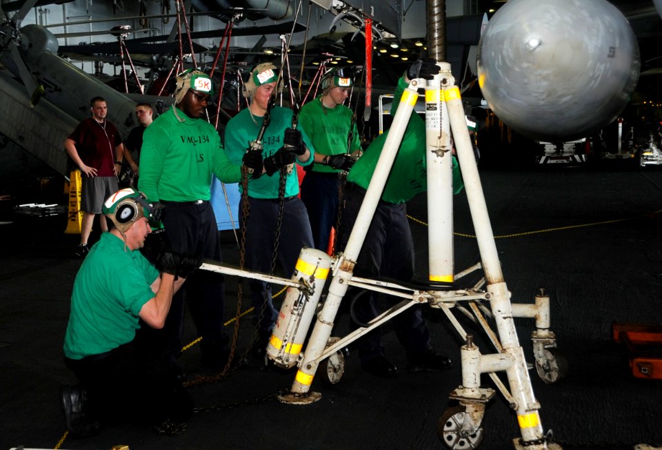 USS George H.W. Bush (CVN 77) 140708-N-MU440-011 (14425832647)