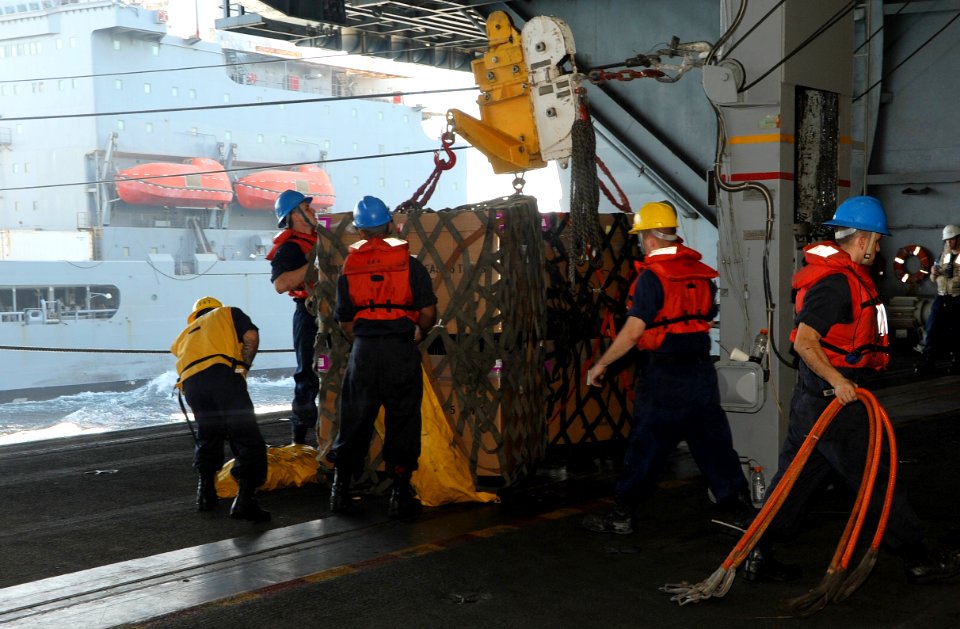 USS George H.W. Bush (CVN 77) 140709-N-MU440-006 (14454235099)