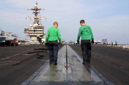 USS George H.W. Bush (CVN 77) 141004-N-MW819-064 (15604585701)
