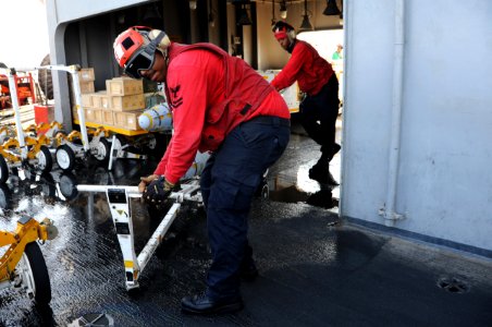 USS George H.W. Bush (CVN 77) 141016-N-MU440-062 (15559015976)