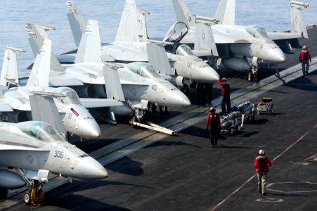 USS George H.W. Bush (CVN 77) 140816-N-MW819-029 (14808204917)