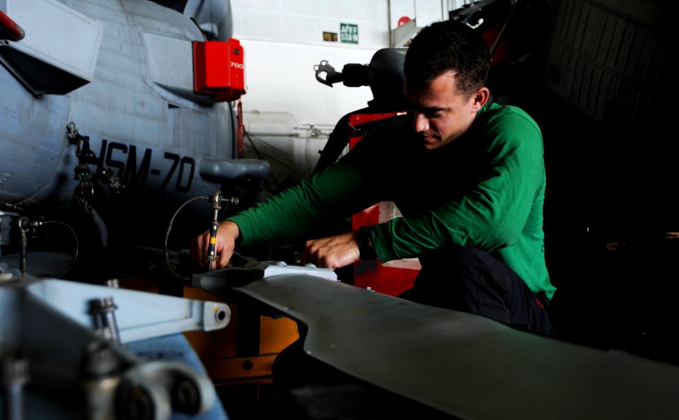 USS George H.W. Bush (CVN 77) 140710-N-MU440-016 (14454164590)