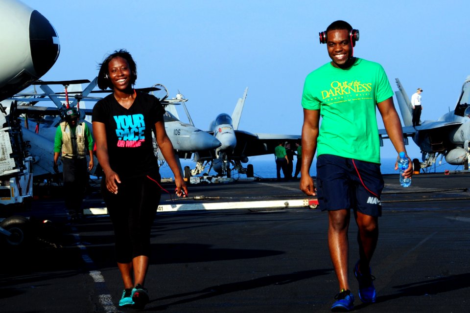 USS George H.W. Bush (CVN 77) 141022-N-CZ979-013 (15428816767)