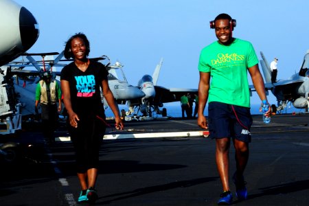 USS George H.W. Bush (CVN 77) 141022-N-CZ979-013 (15428816767)