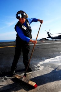 USS George H.W. Bush (CVN 77) 141023-N-CZ979-008 (15428693938)