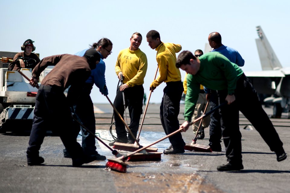 USS George H.W. Bush (CVN 77) 141023-N-MW819-087 (15429116110)