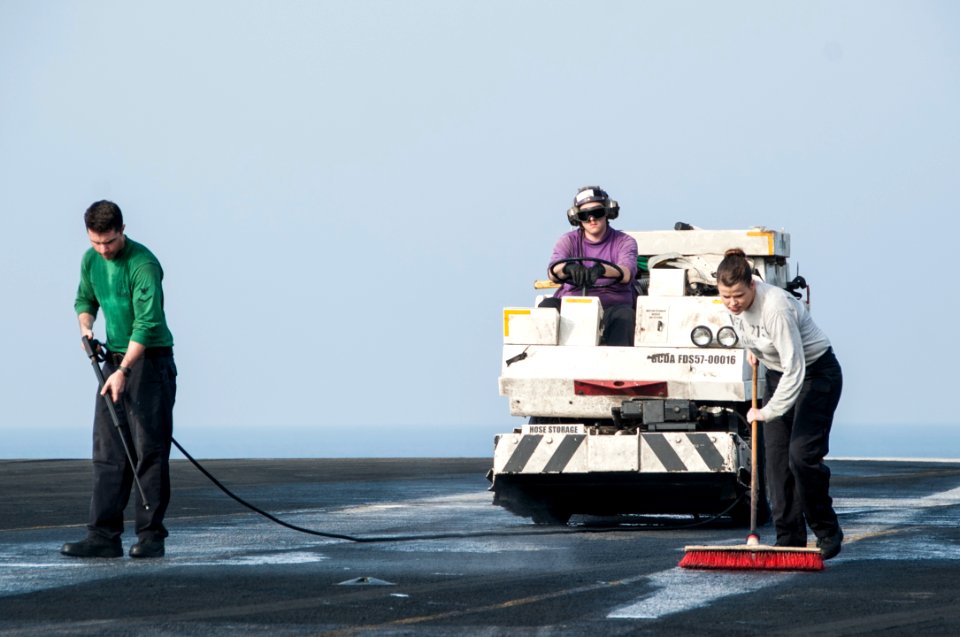USS George H.W. Bush (CVN 77) 141018-N-MW819-068 (15583453652)