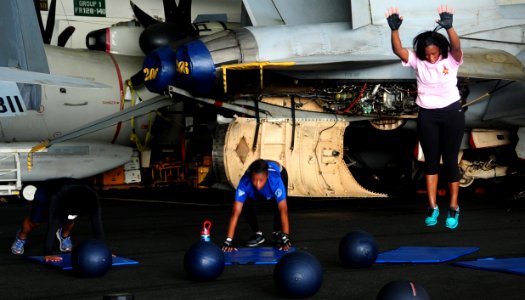 USS George H.W. Bush (CVN 77) 141020-N-CZ979-049 (14971335763)