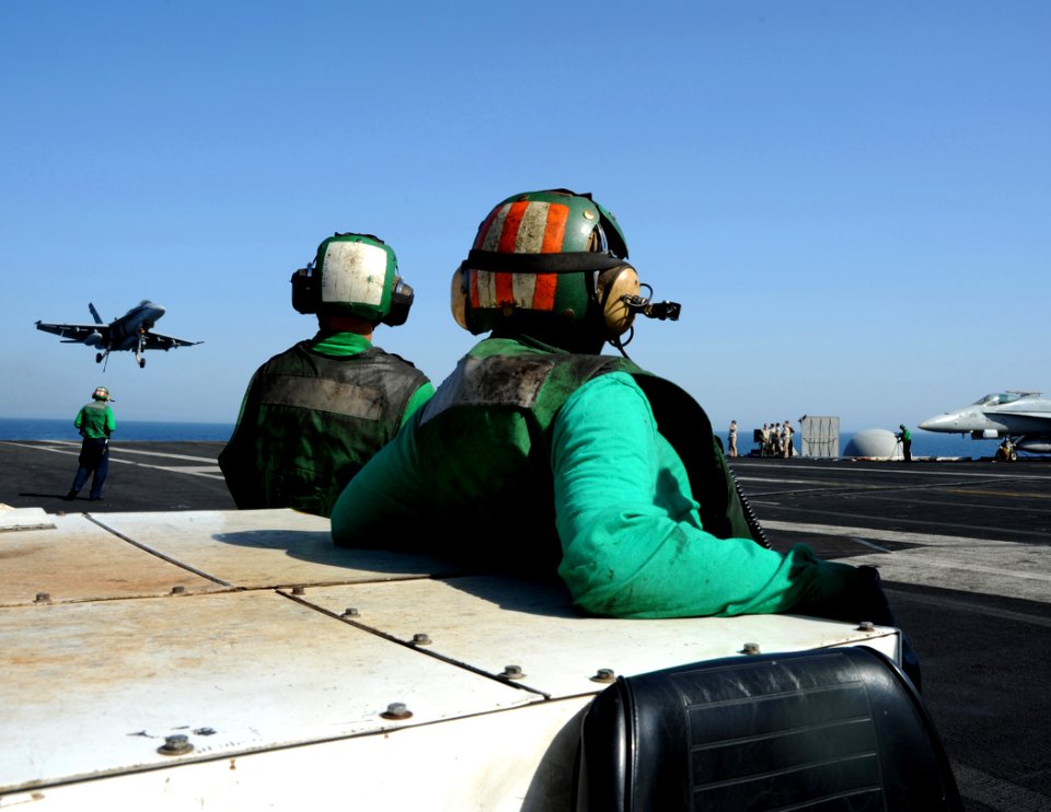 USS George H.W. Bush (CVN 77) 14140617-EY632-N-028 (14262551198)