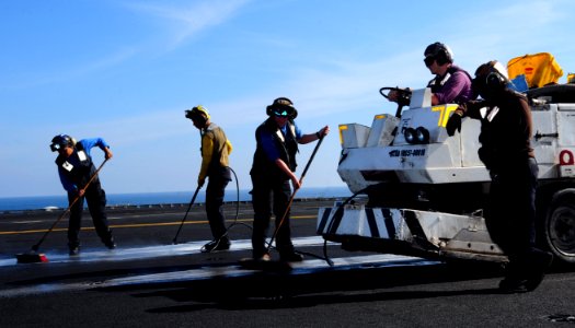 USS George H.W. Bush (CVN 77) 141023-N-CZ979-009 (15428692548)