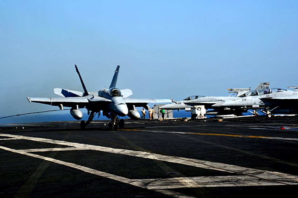USS George H.W. Bush (CVN 77) 14140617-N-CS564-148 (14447785102)