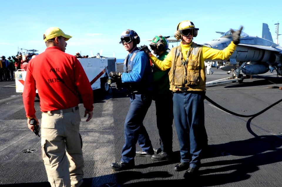 USS George H.W. Bush (CVN 77) 141110-N-MU440-037 (15585181198)