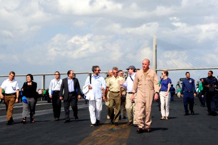 USS George H.W. Bush (CVN 77) 141027-N-CZ979-011 (15463597398)