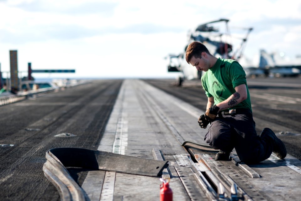 USS George H.W. Bush (CVN 77) 141105-N-MW819-008 (15724107045)