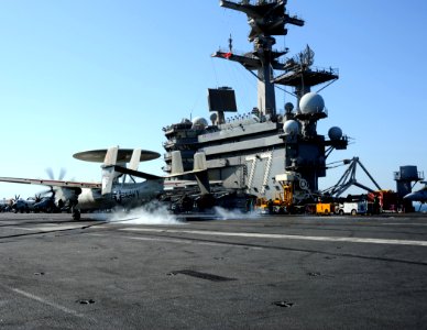 USS George H.W. Bush (CVN 77) 14140617-EY632-N-048 (14426026156)