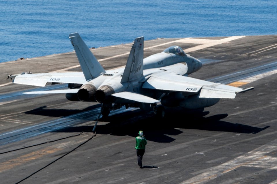 USS George H.W. Bush (CVN 77) 141024-N-MW819-001 (15630387522)