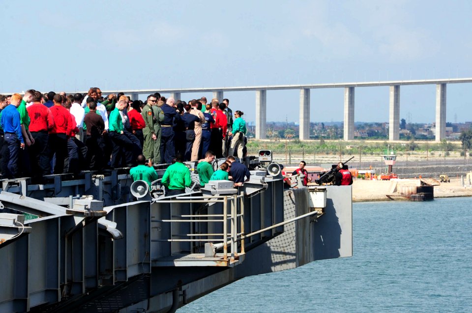 USS George H.W. Bush (CVN 77) 141027-N-CZ979-008 (15029596633)