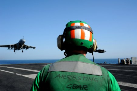 USS George H.W. Bush (CVN 77) 14140617-EY632-N-039 (14262507879)