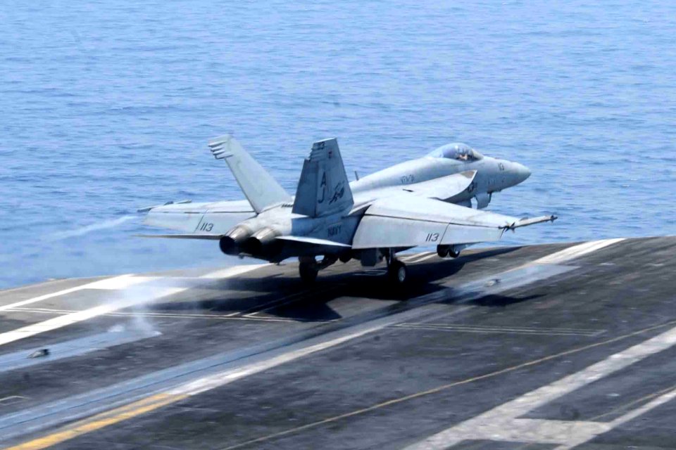 USS George H.W. Bush flight operations 140829-N-CZ979-008