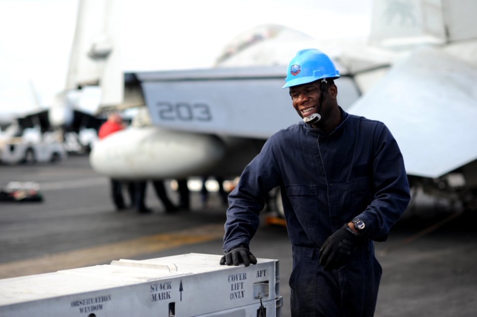 USS George H.W. Bush (CVN 77) 141109-N-MW819-022 (15585817430)