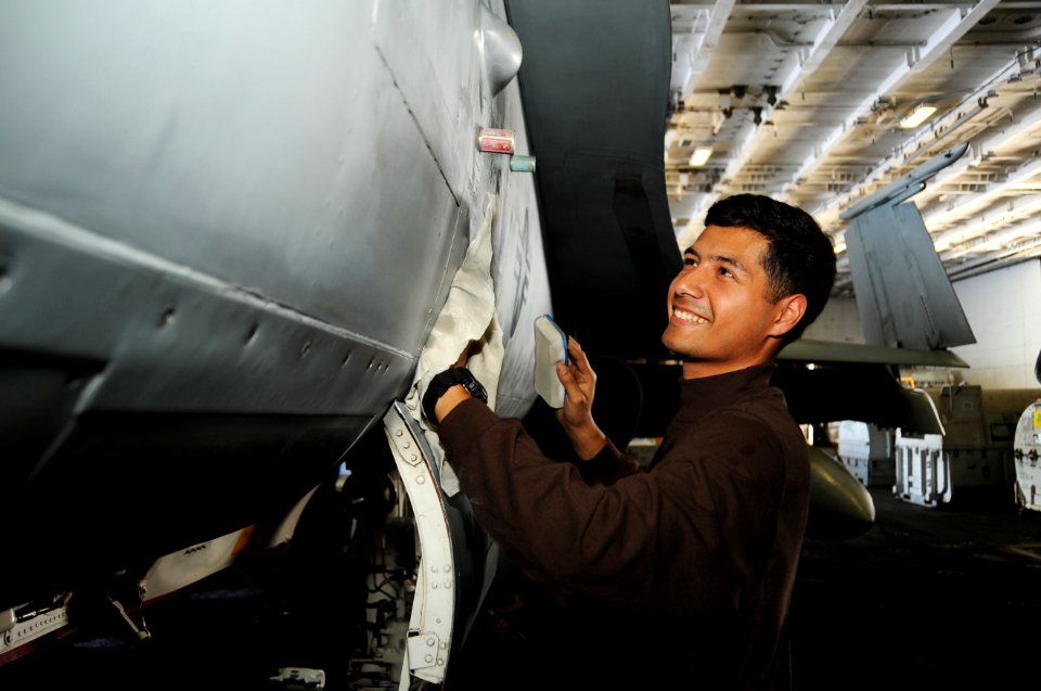 USS George H.W. Bush (CVN 77) 141111-N-MU440-073 (15772132232)