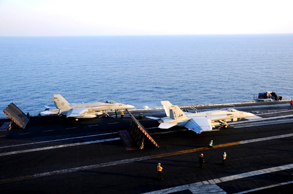 USS George H.W. Bush operations 140916-N-CZ979-263