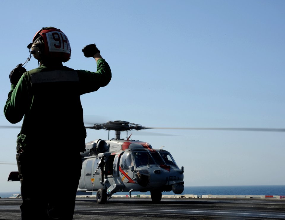 USS George H.W. Bush (CVN 77) 14140617-EY632-N-152 (14448024824)