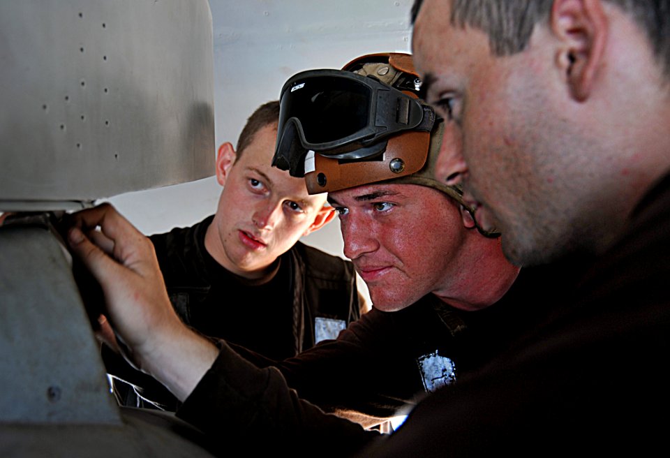 USS George H.W. Bush (CVN 77) 14140617-N-CS564-052 (14447789722)