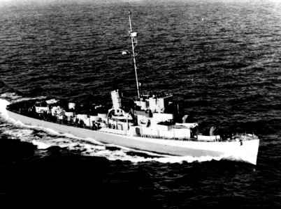 USS George W. Ingram (DE-62) underway at sea, circa 1944 (NH 79804)