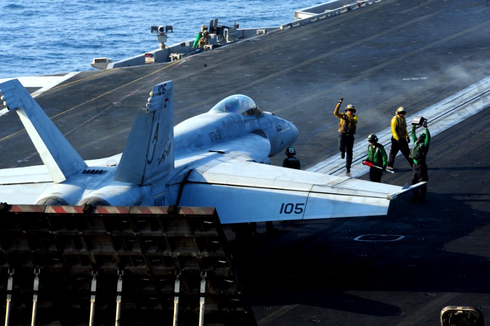 USS George H.W. Bush flight operations 140829-N-CZ979-014