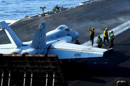 USS George H.W. Bush flight operations 140829-N-CZ979-014